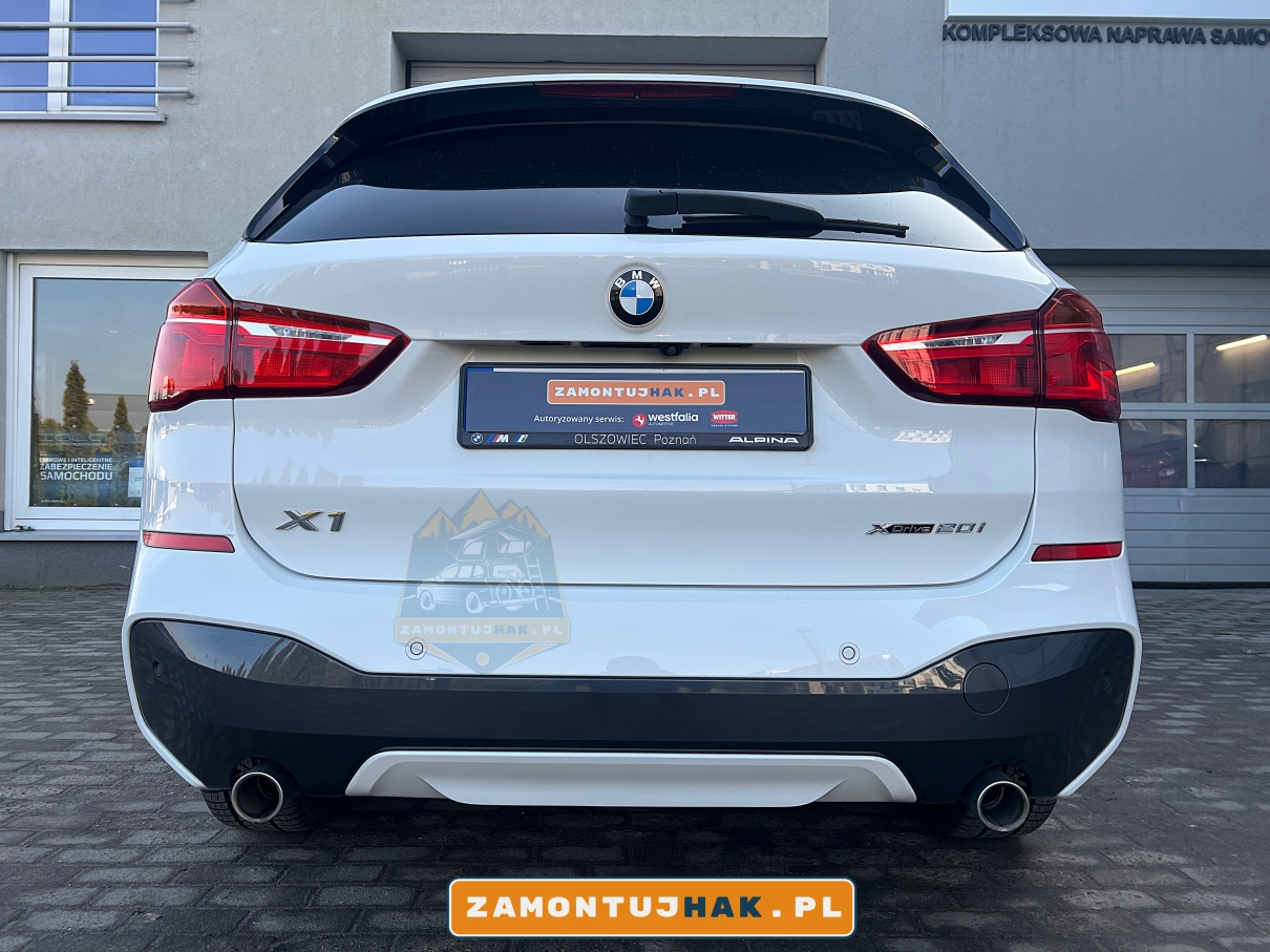 zdjecie samochodu bmw x1 f48 po montazu haka holowniczego z wypiętą kulą haka holowniczego